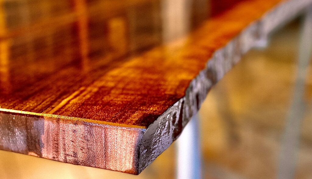 Stół dębowy olejowany czy lakierowany