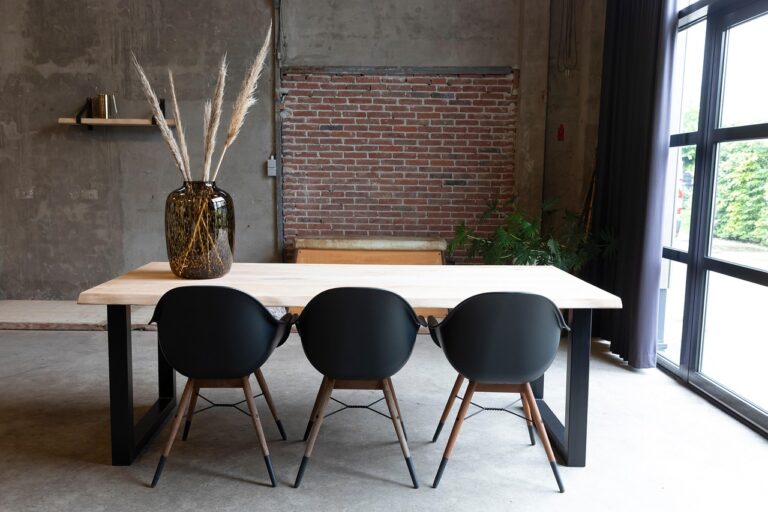 Jakie krzesła do dębowego stołu